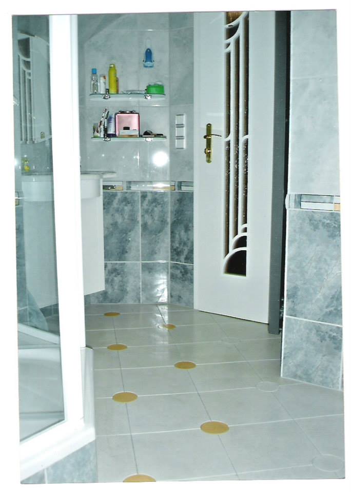 Korkparkett in Badezimmer und Nassbereich verlegen, Korkfussboden im Bad, Beispielfoto