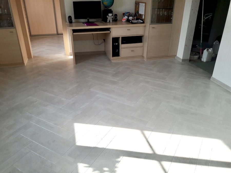 Waschen von alten Korkböden, Bodenrestaurierung Korkparkett